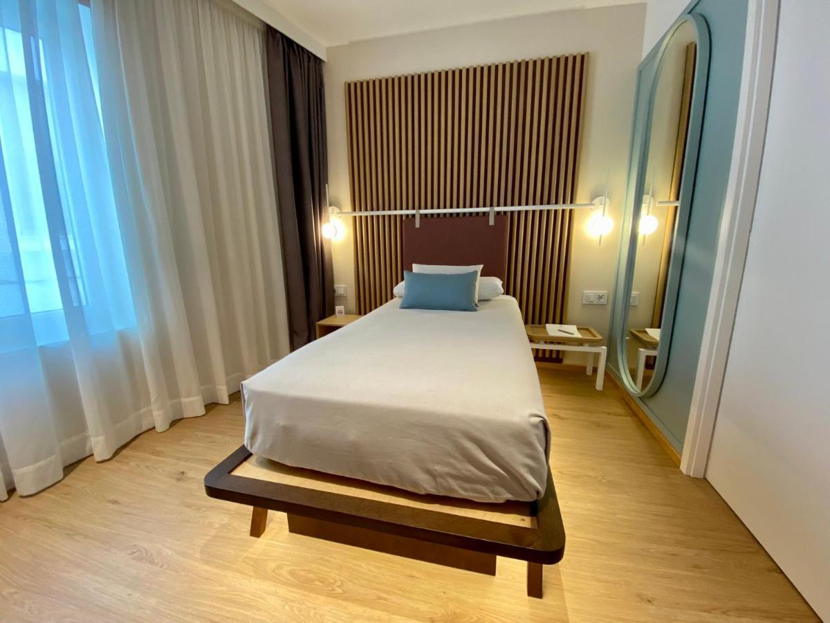 Hotel Leonor Conil コニル・デ・ラ・フロンテラ エクステリア 写真